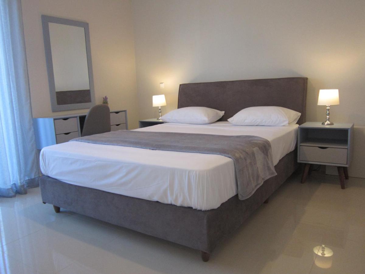 Blue Yard Apartments Kalamata Extérieur photo