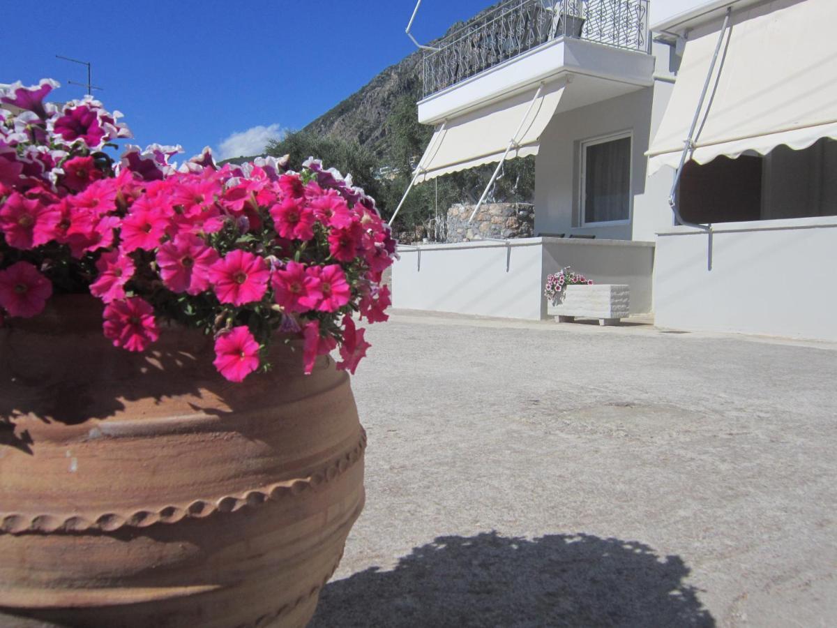Blue Yard Apartments Kalamata Extérieur photo